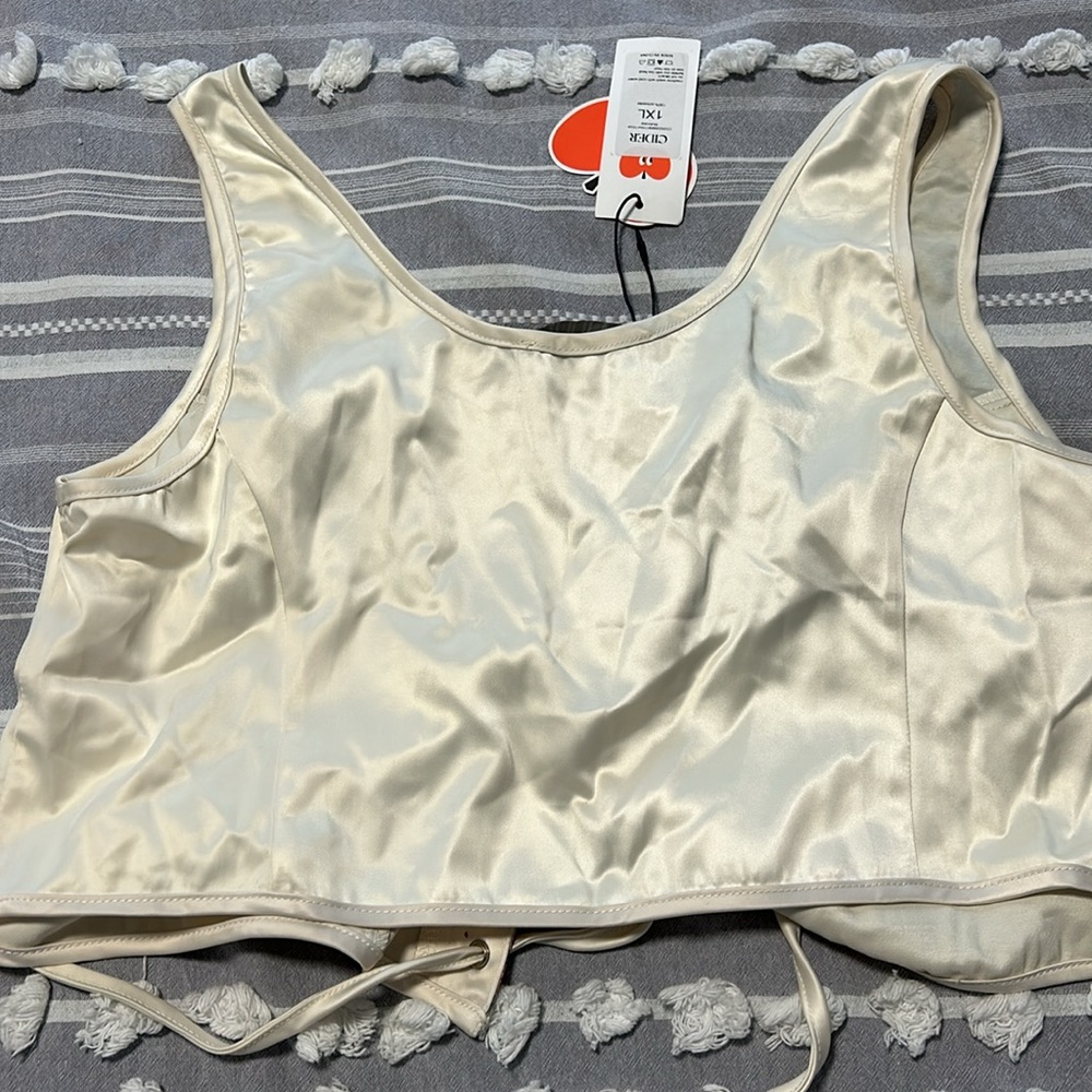 Crop top - Picture 4 of 4